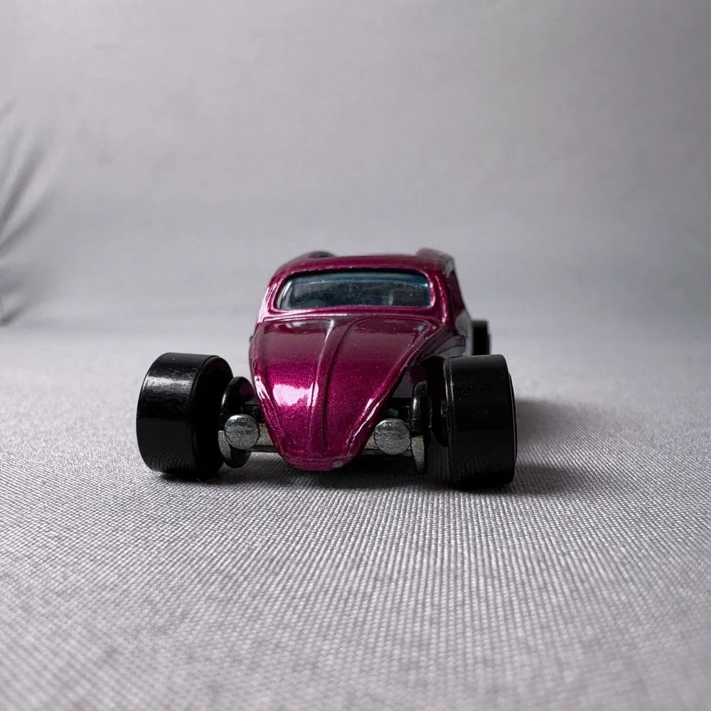 Hot Wheels Custom Volkswagen Beetle Magenta Metallic Diecast Car 1:64 Thailand